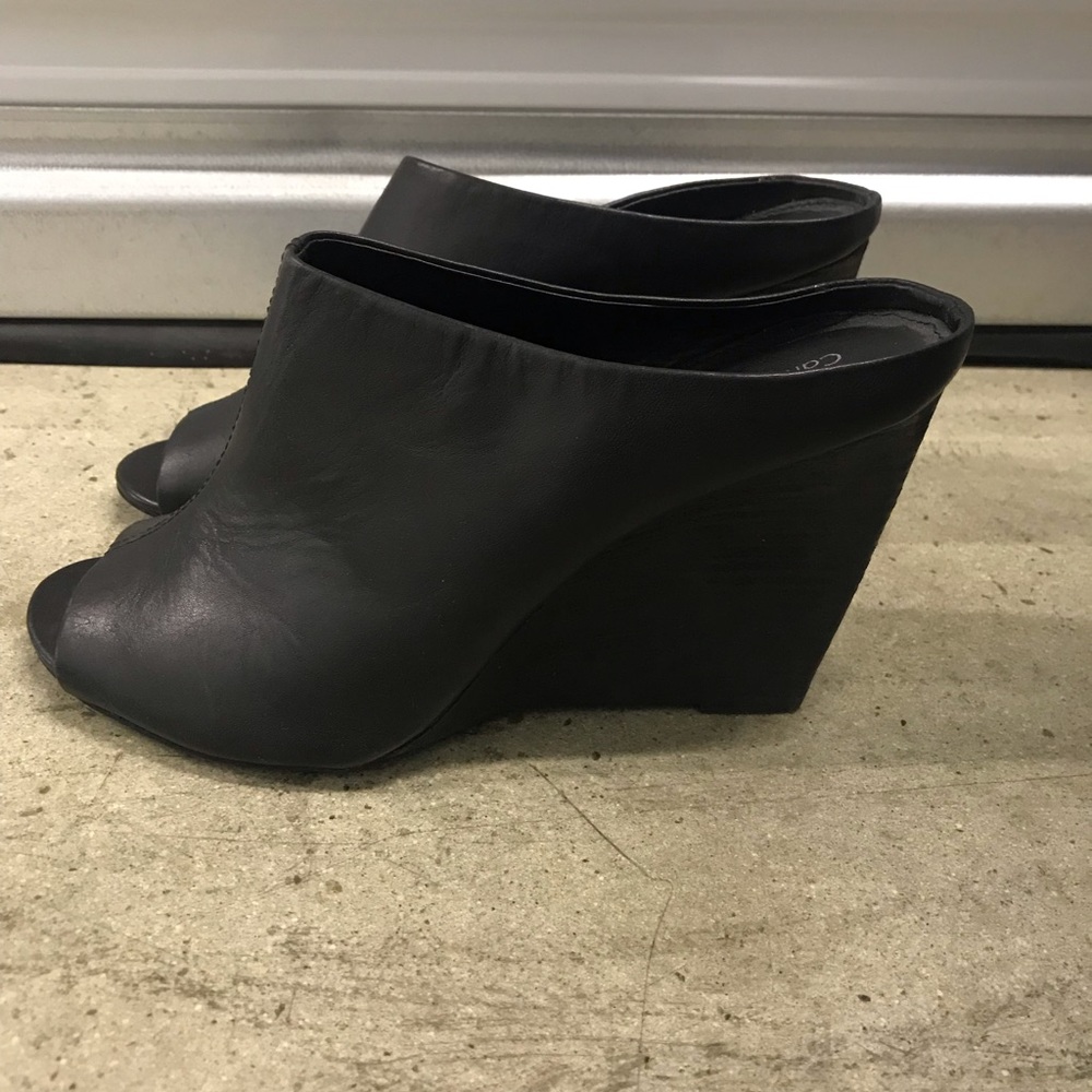 Black open toe mule wedge